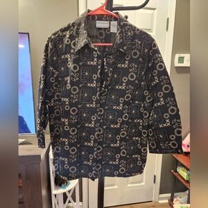 Alfred Dunner sz 16p black w tan stitch pattern, buttoned down collared blouse